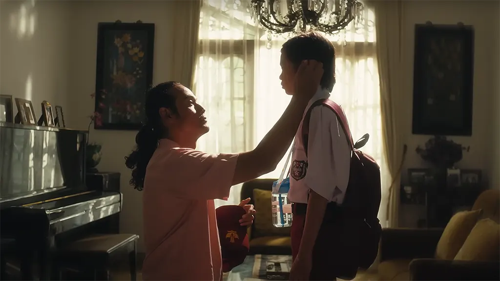 Discover how Sante Productions visualized Idgitaf's "Mengudara" through a touching narrative of selfless love and emotional connection.