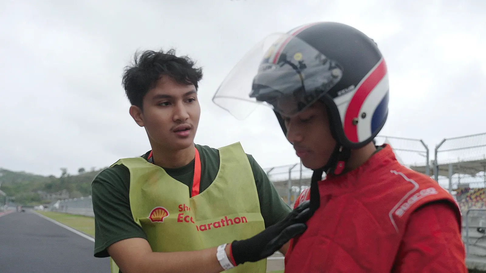 Follow Semar Proto UGM’s inspiring journey in this Shell Eco-marathon documentary by Sante Productions—capturing innovation, sustainability, and youth-driven change in Indonesia.