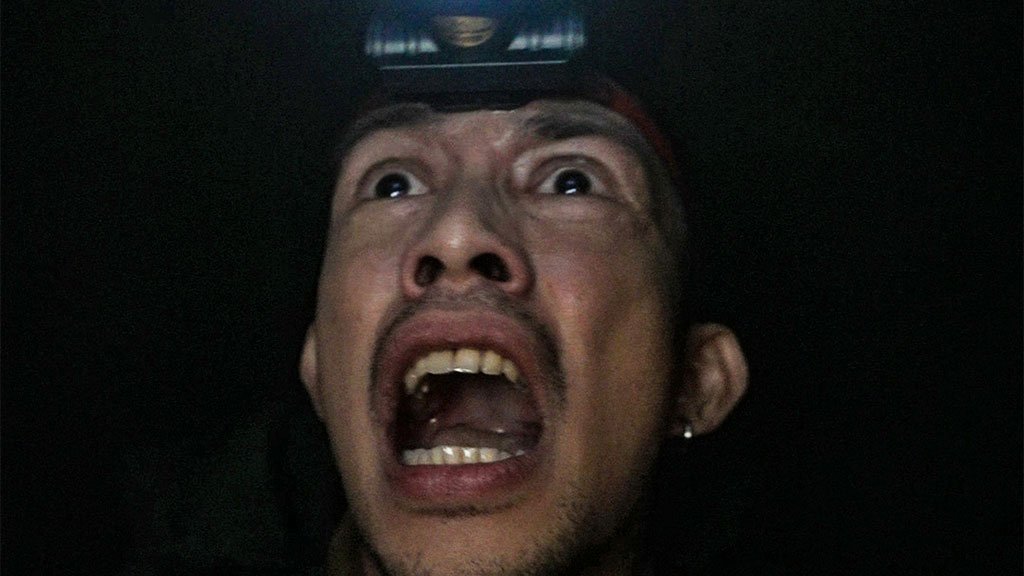 Sante Productions presents “Tempat Paling Serem Yang Harus Elo Datengin!,” a vertical horror web series about haunted mountains, viral fame, and a chilling price to pay.