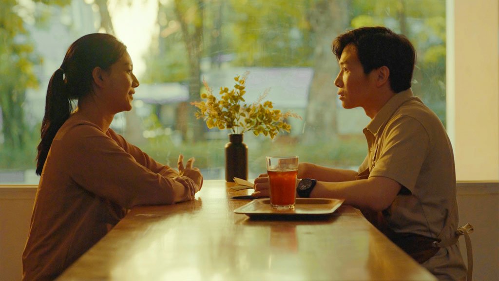 Sante Productions and SnackVideo present Di Antara Kata, a romantic vertical web series about a man who buys a coffee shop to get closer to the woman he loves—and discovers that love can’t be bought.