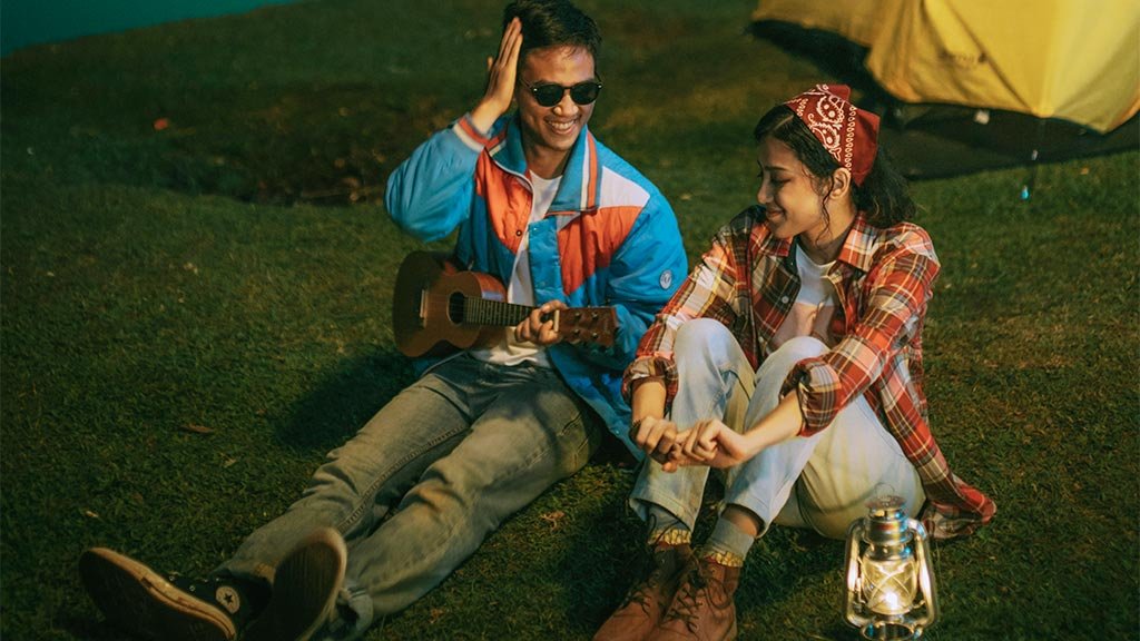 Pedekate 92 is a vertical-format web series produced by Sante Productions for Snack Video. Set by a lakeside camp, it follows a teenage boy’s sweet journey of first love and self-discovery.