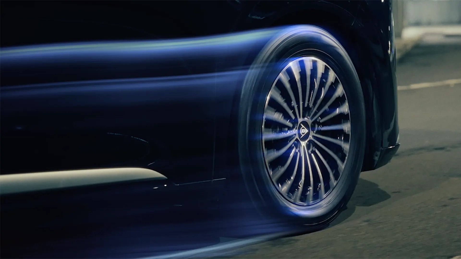 Sante Productions presents the Dunlop Blue Response TG product video featuring automotive reviewer Fitra Eri, sharing real driving experiences with a smart premium tyre designed for passenger cars and EVs.